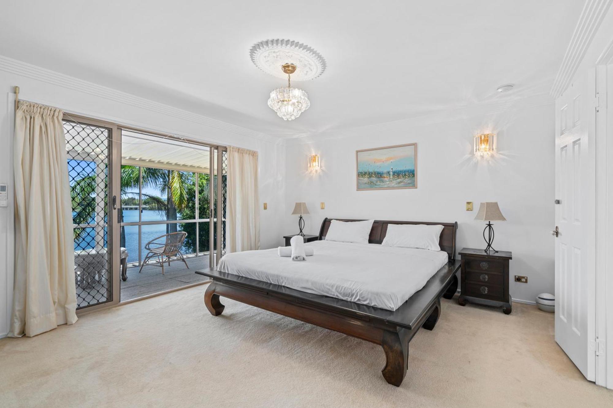 Island Waters Escape * Gold Coast